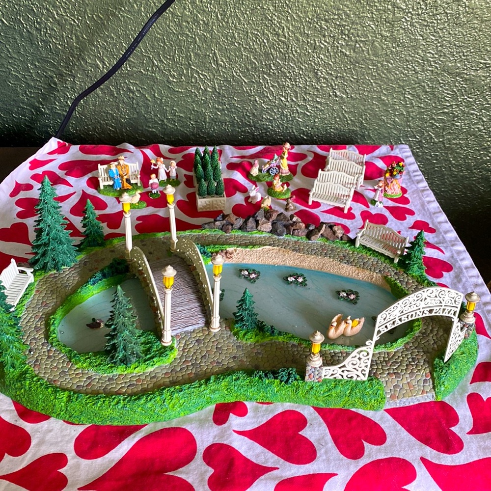 Excellent Dept 56 Seasons Bay collection including Park and assorted accessories